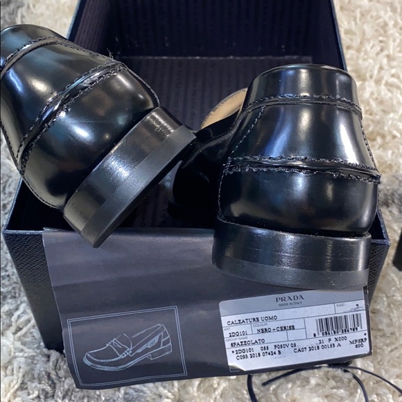 Fabulous Prada  logo loafers - Picture 6 of 7